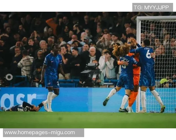 切尔西与阿森纳球迷冲突引发激烈斗殴现场混乱不堪