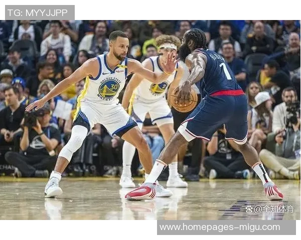 勇士与快船激战四月精彩对决全场回顾与精彩瞬间分析
